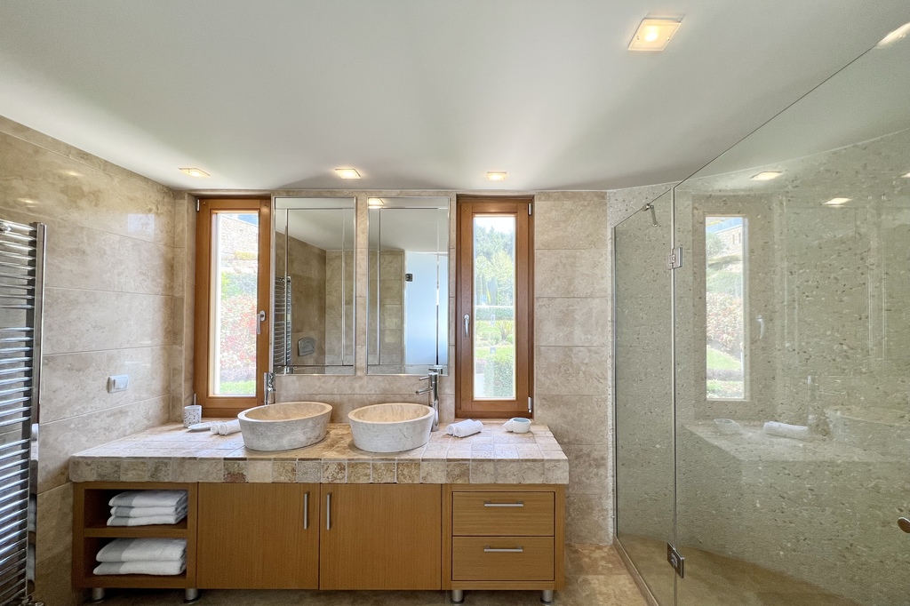 B, UPSTAIRS MASTER BEDROOM EN-SUITE BATHROOM 2, Villa Gizelle, Sani Club Private Villas Complex, Kassandra, Halkidiki, Greece