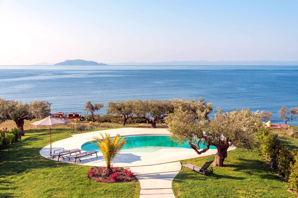 Luria Homes villa b_pool